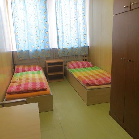 Hostel Monty Říčany Esterno foto