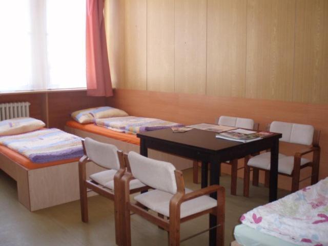 Hostel Monty Říčany Esterno foto